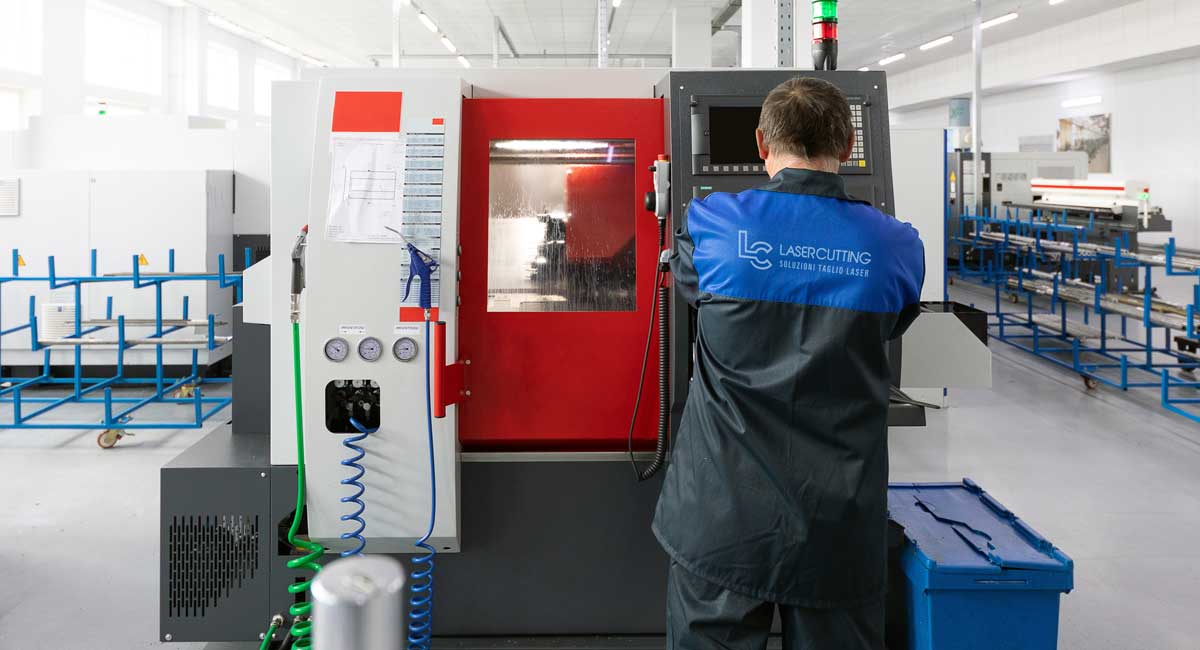 Forature e incisioni con taglio laser: soluzioni combinate per geometrie complesse ad alta precisione