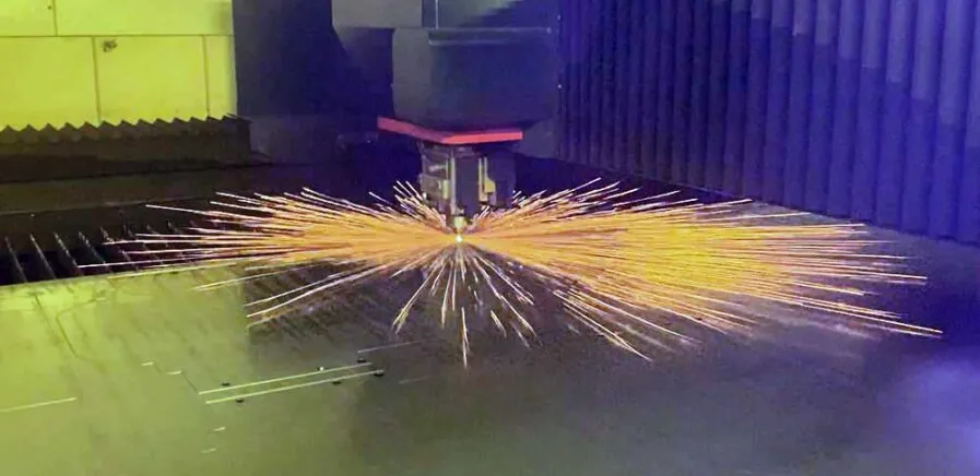 Il taglio laser dei metalli: la sorgente laser