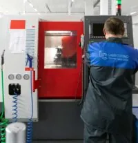 Forature e incisioni con taglio laser: soluzioni combinate per geometrie complesse ad alta precisione