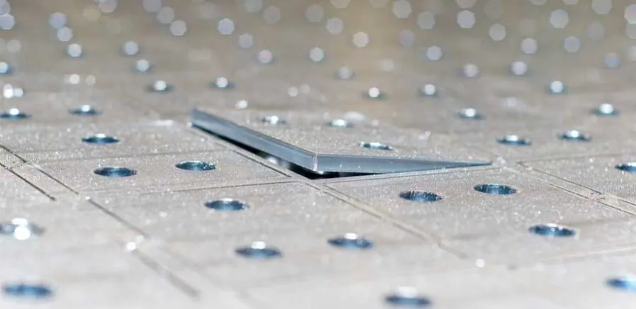 Come ridurre al minimo le bave nel taglio laser: parametri e tecniche di ottimizzazione